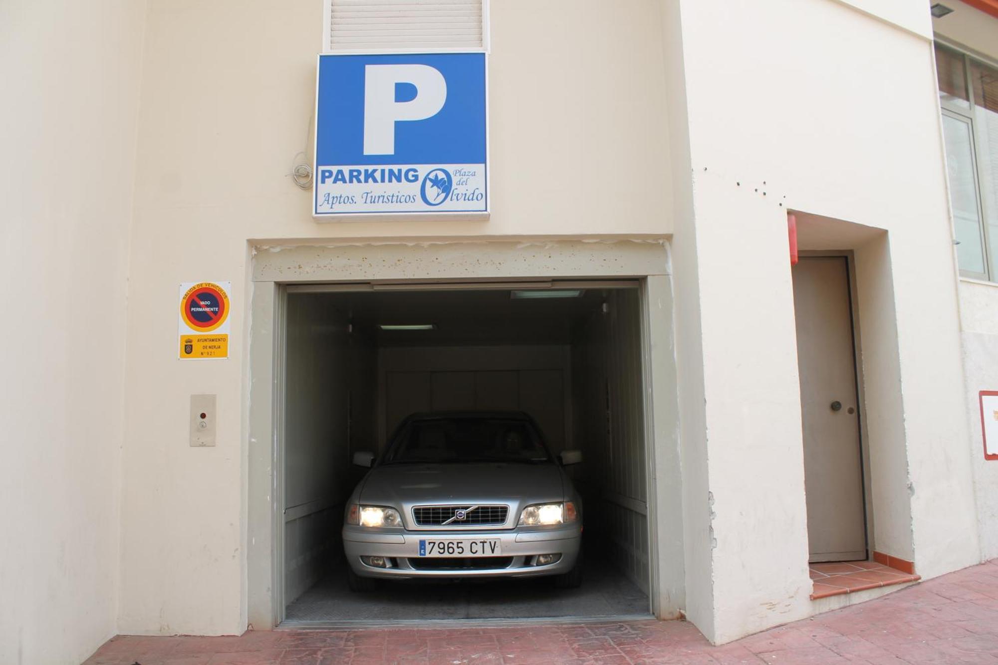 Apartamentos Turisticos Plaza Del Olvido Nerja Exterior photo